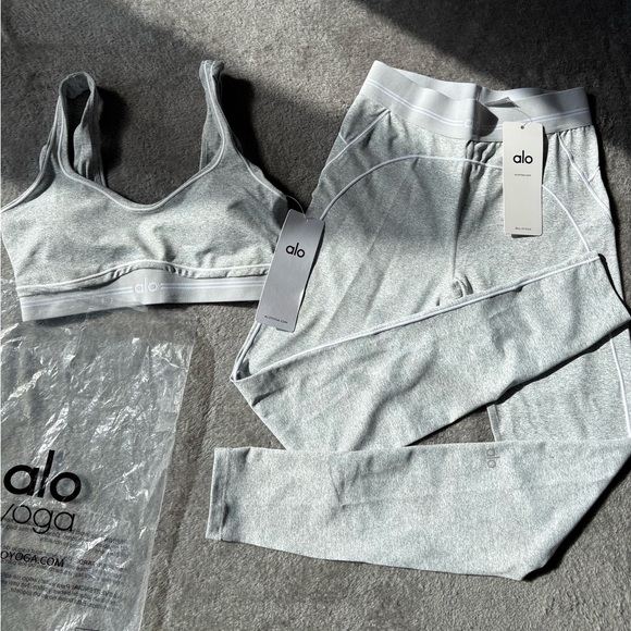 ALO Yoga Other - ALO Yoga Light Gray Seamless Sports Bra & Leggings Set